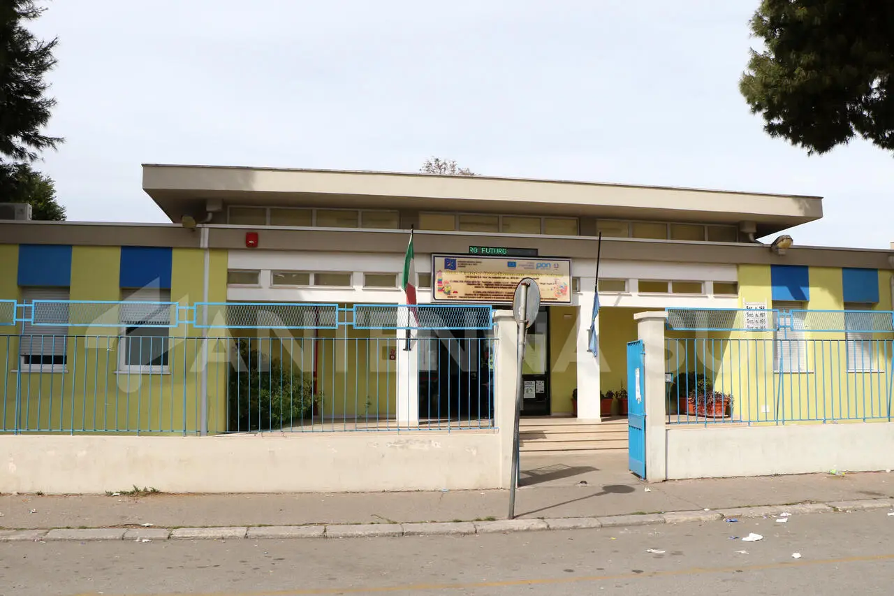 Scuola Vico-De Carolis (foto Todaro/AntennaSud)