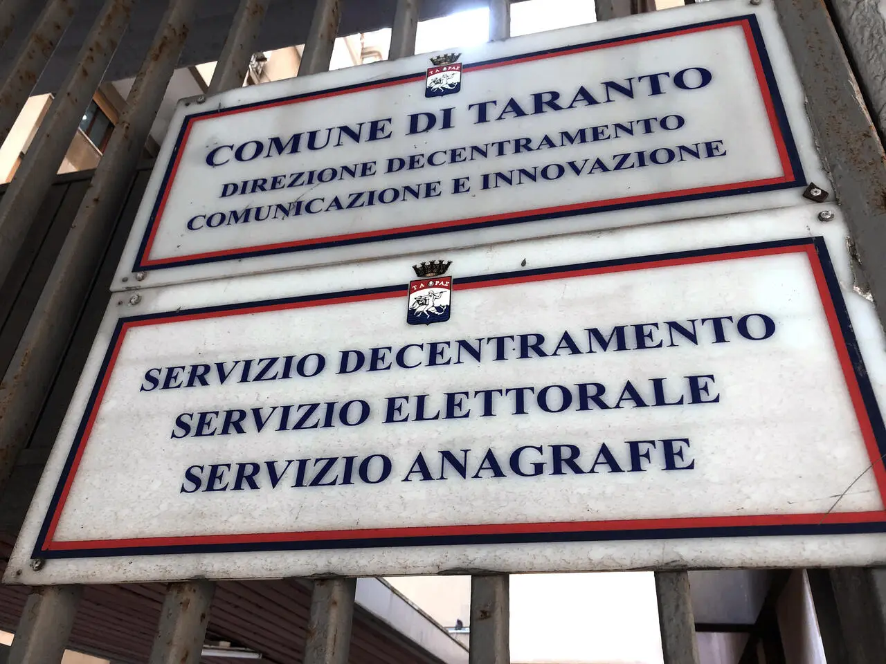 Uffici comunali, servizio anagrafe via Plinio (foto Massimo Todaro)