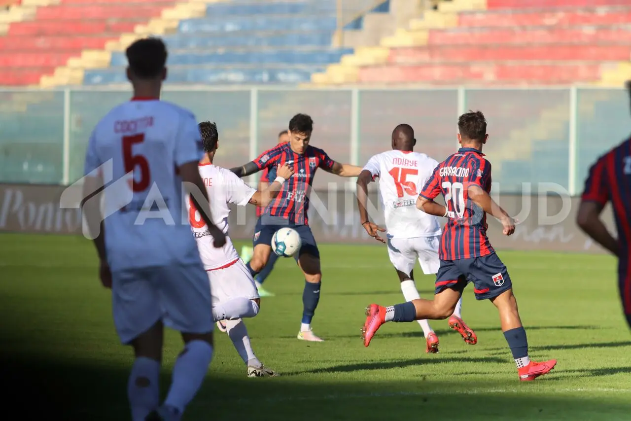 Varela, ancora una volta tra i peggiori (foto Massimo Todaro)