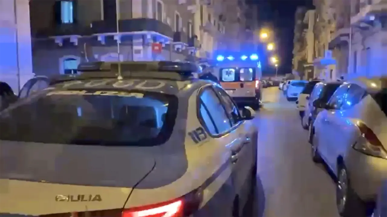 Taranto, uomo ferito trovato in strada durante la notte