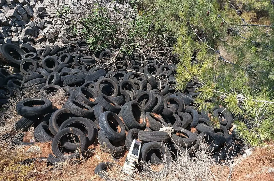 Massafra, rimossi oltre 3.000 pneumatici abbandonati