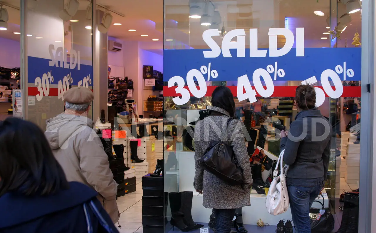 Saldi invernali (foto Todaro/AntennaSud)