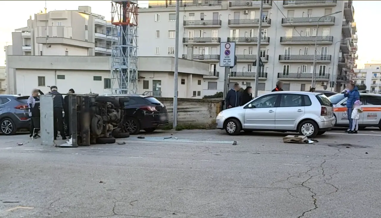 Martina Franca: furgone si ribalta vicino a una scuola materna