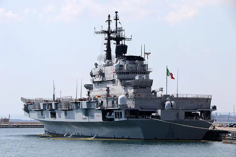 Nave Giuseppe Garibaldi (foto Massimo Todaro)