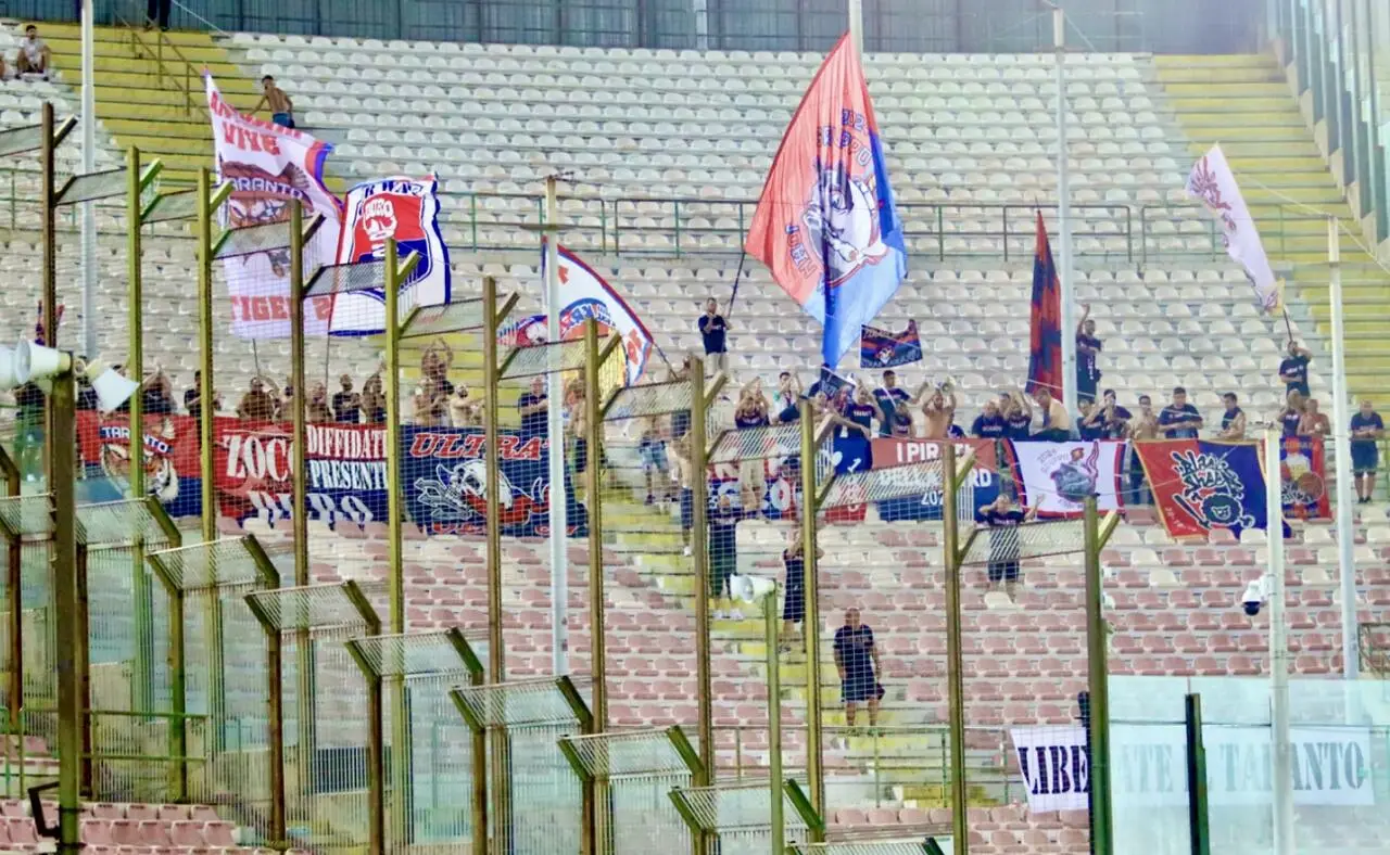 I 71 tifosi del Taranto presenti a Messina (foto Antenna Sud | Massimo Todaro)