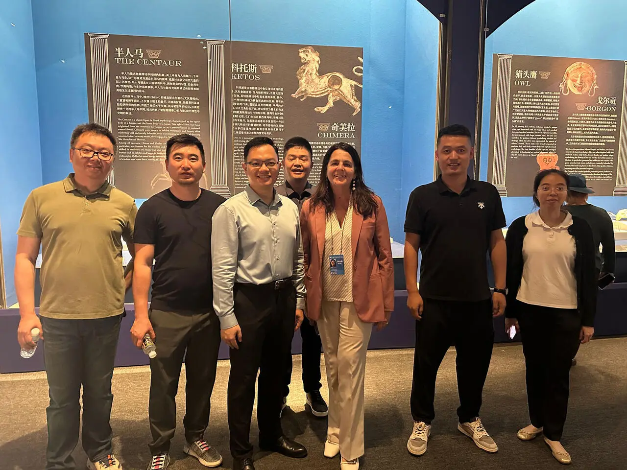 Delegazione Boao Forum in visita alla mostra del MArTA ad Hainan