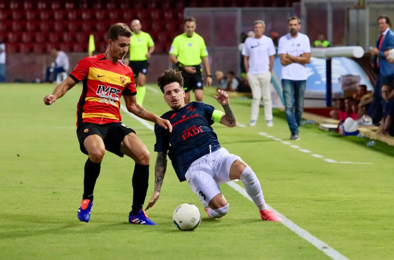 Antonio Ferrara: dal rossoblu del Taranto al giallorosso del Benevento (Foto Massimo Todaro)