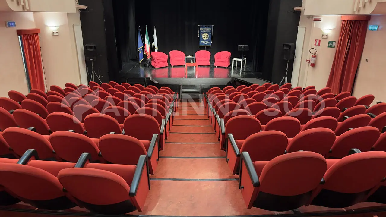 Teatro comunale di Massafra (foto Todaro/AntennaSud)