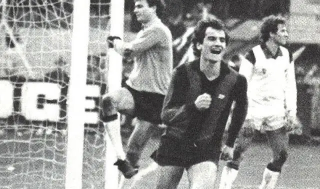 Franco Baresi alle spalle dell’esultante Bortolo Mutti