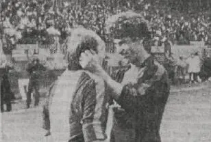 Taranto-Benevento del 22/01/84: Vito Chimenti autore del gol decisivo, esulta con Fracas