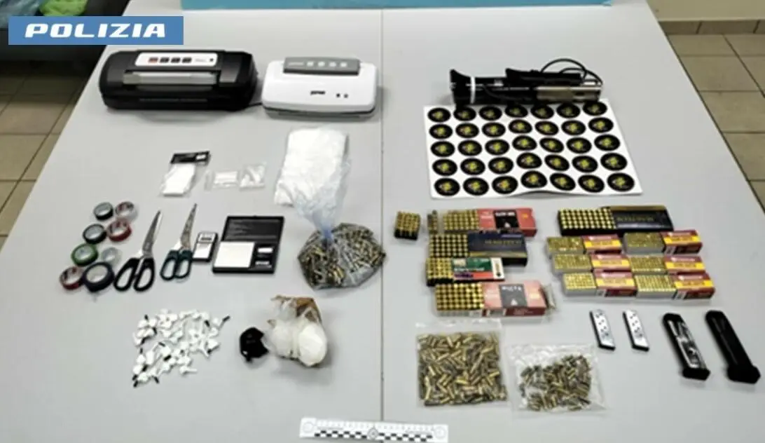 Taranto, due arresti per droga: sequestri di cocaina e munizioni