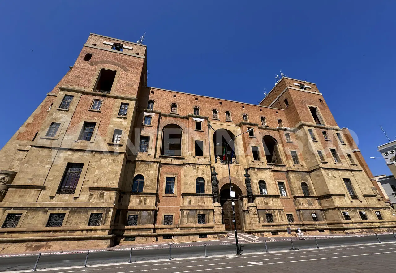 Palazzo del Governo (foto Todaro/AntennaSud)