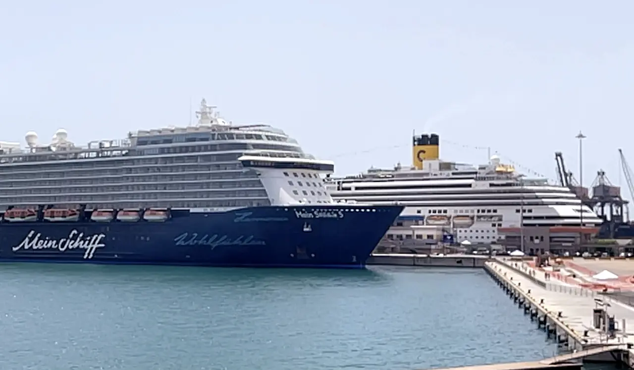 Navi da crociera a Taranto (foto Massimo Todaro)