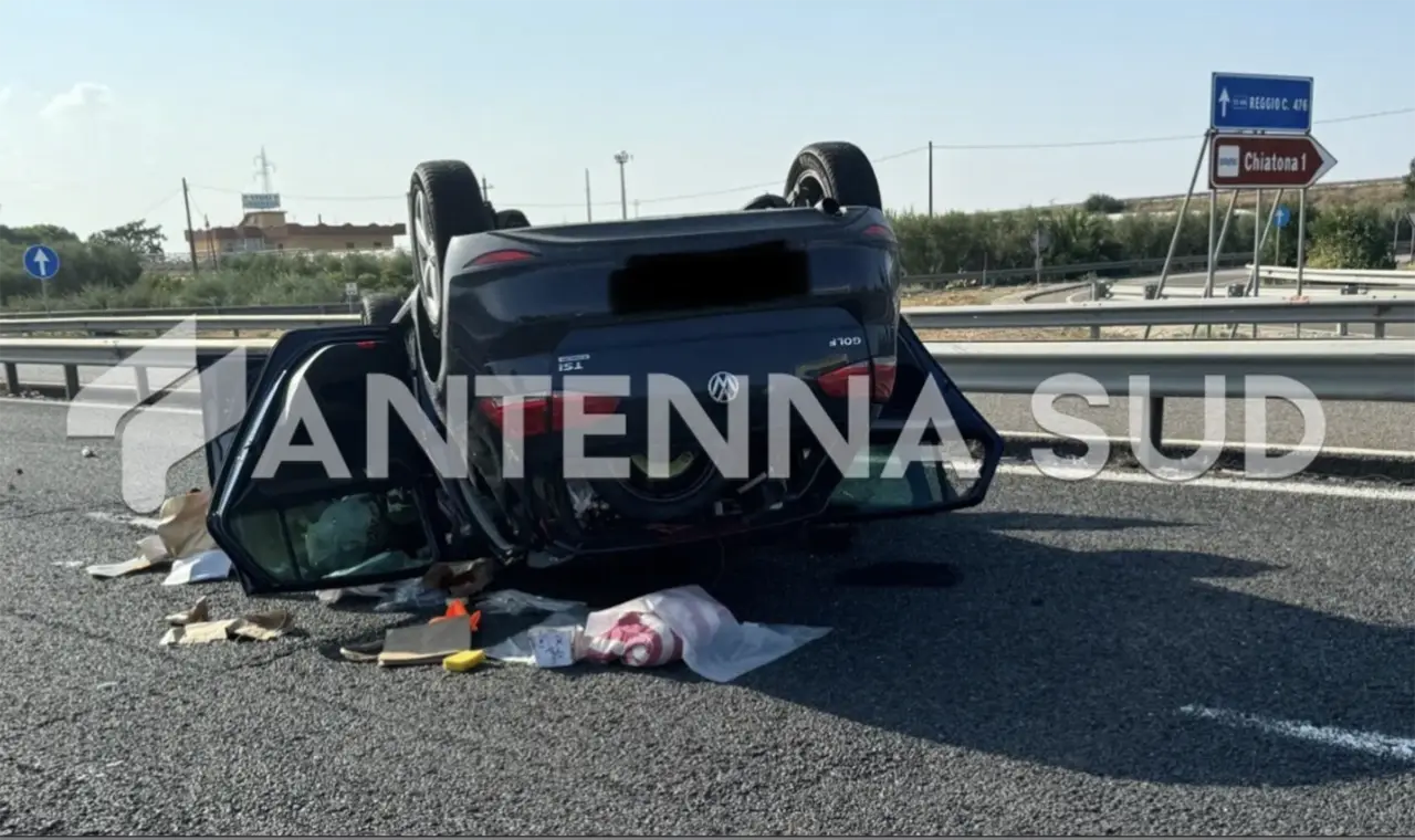 Grave incidente sulla Statale 106: tre auto coinvolte, sei feriti