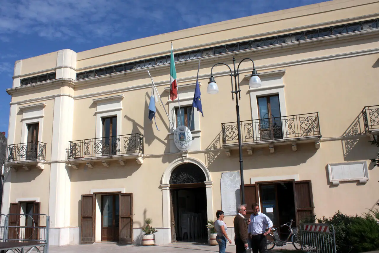 Il Municipio di Crispiano (foto Massimo Todaro)