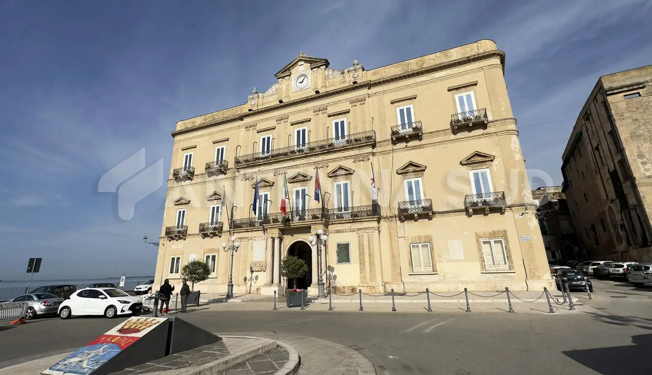 Taranto - Palazzo di Città Municipio (foto Todaro/AntennaSud)