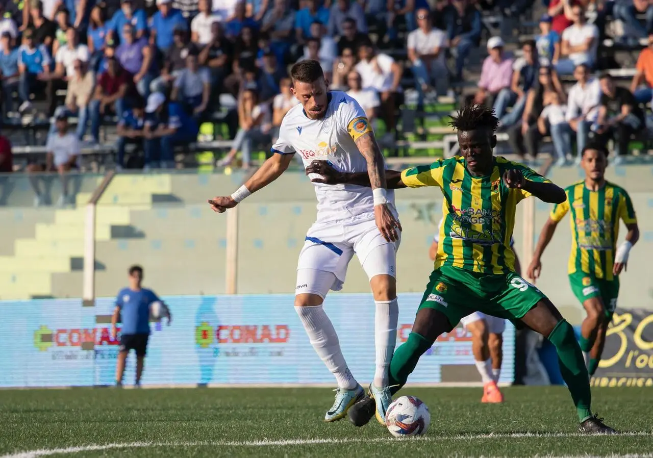 Maggio contrastato da Mbaye (foto Simona Amato)