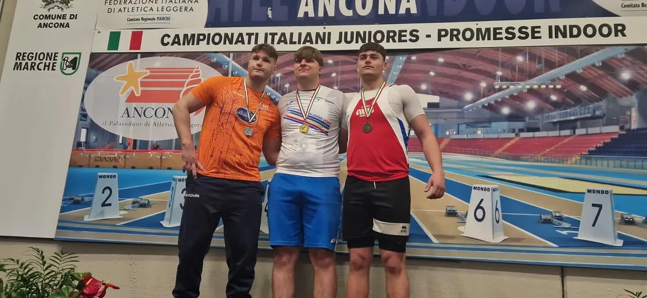 Campagnolo con la maglia di campione italiano e la medaglia d'oro