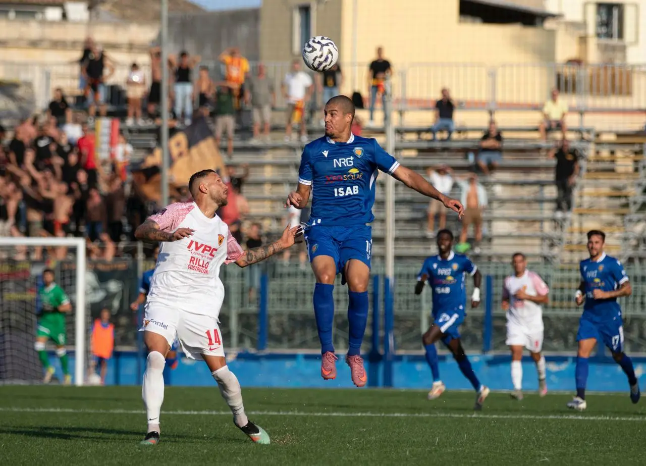 Capanni in contrasto (foto Simona Amato)