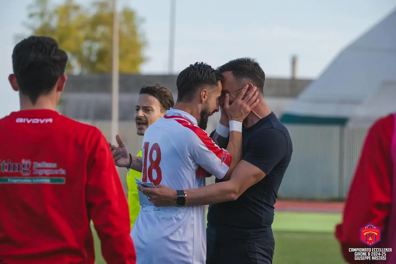 La Bruna, match winner e Sirugo a fine partita (foto Campisi - Avola Calcio)