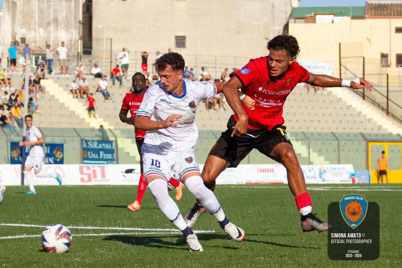 Forchignone e Kalombola (poi passato al Siracusa) nella sfida di andata