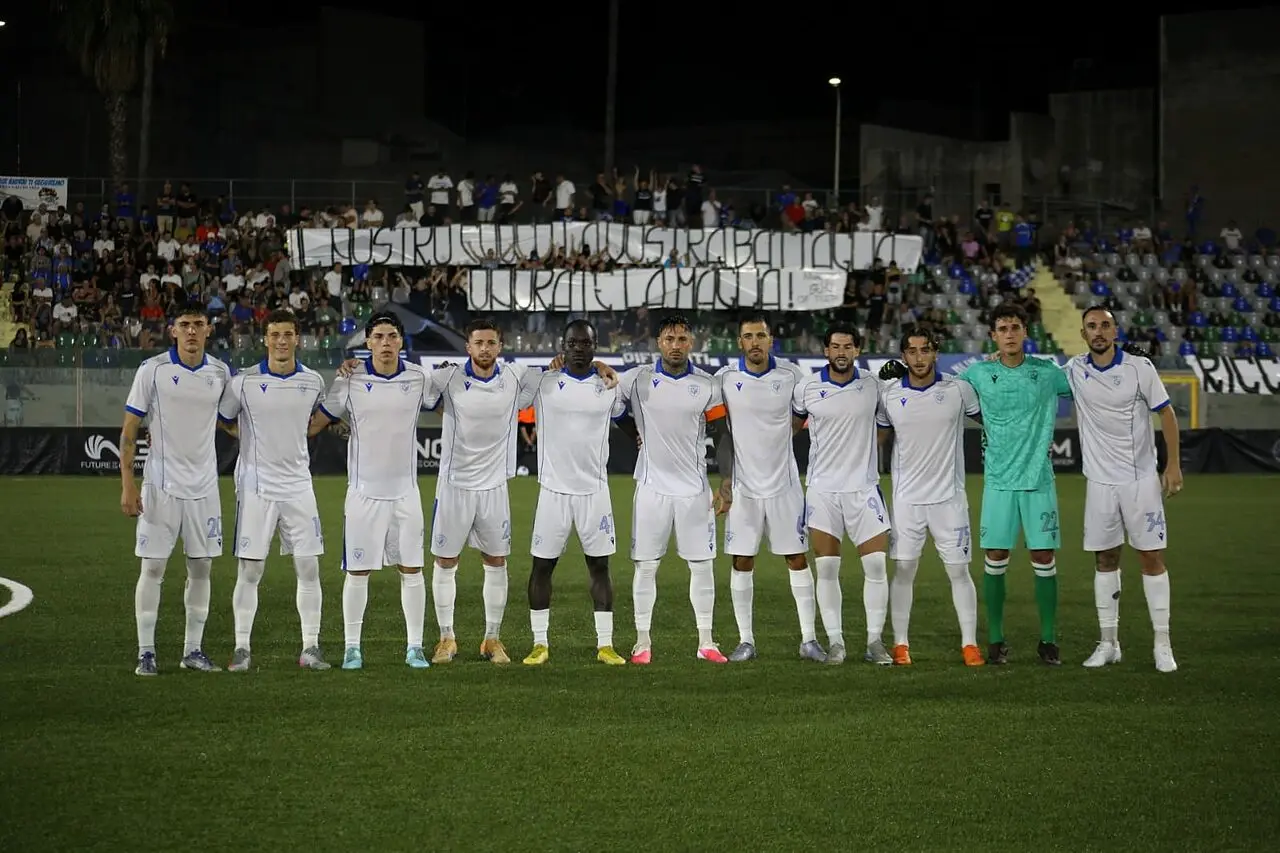 Il Siracusa schierato in Coppa (Foto Gabriele Midolo)