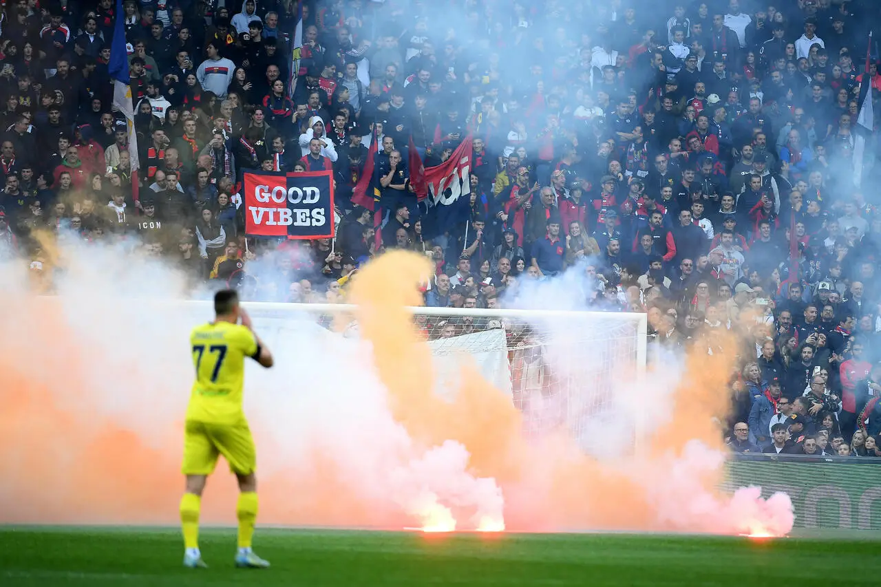 fumogeni lazio genoa