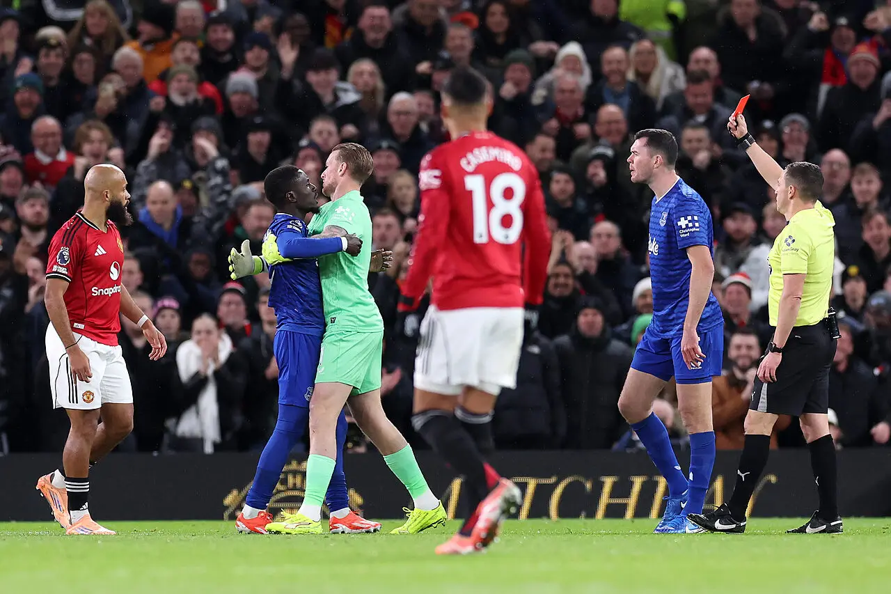 Manchester United-Everton, espulsione a Gueye