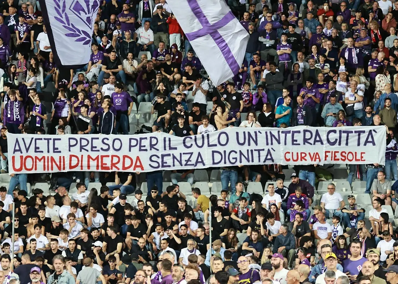Striscione tifosi fiorentina
