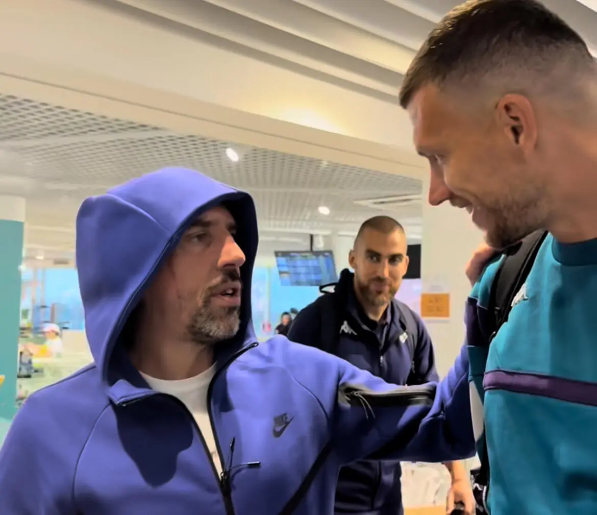Franck Ribery e Edin Džeko all’aeroporto. (da Instagram: @acffiorentina)