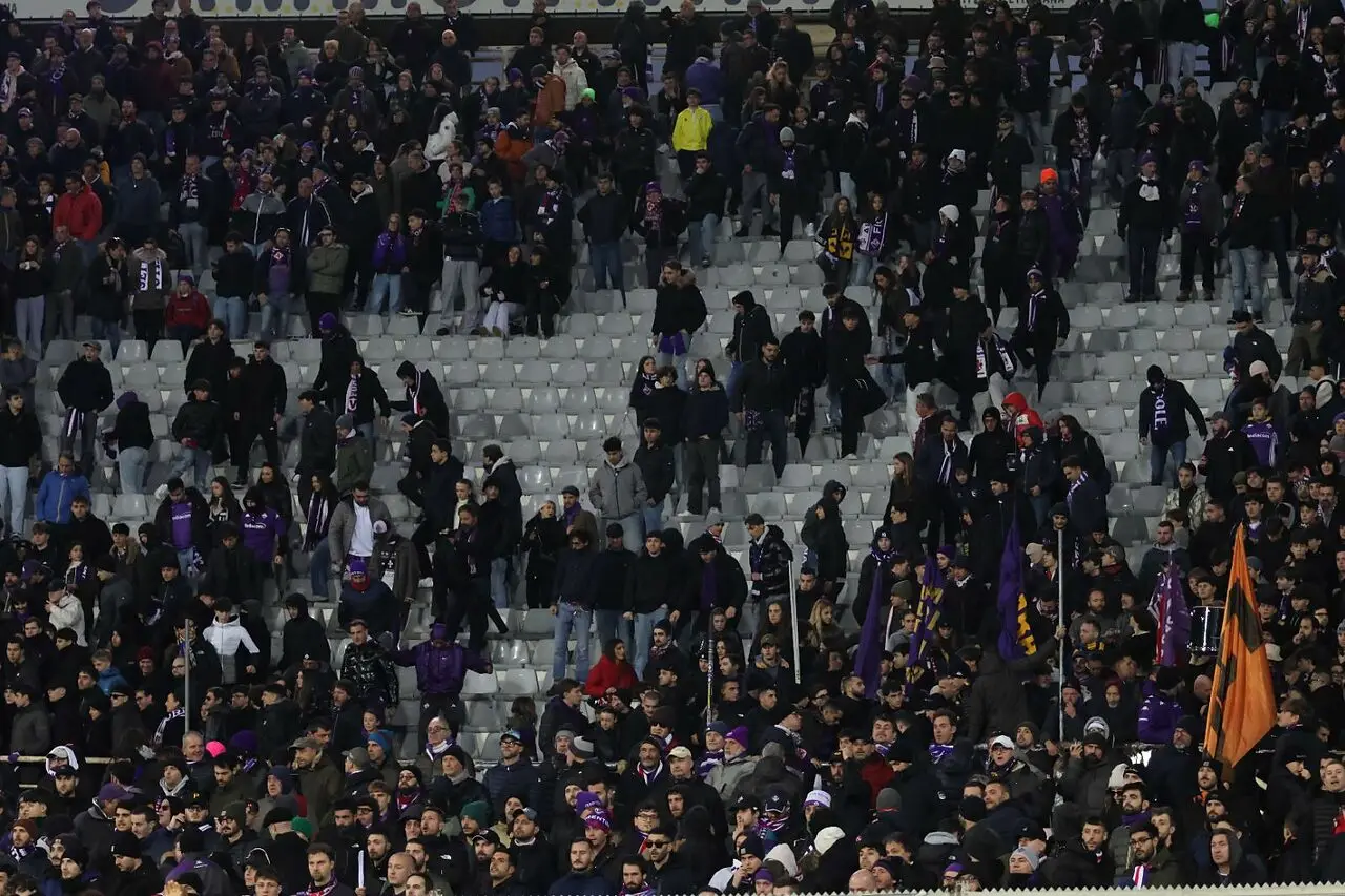 Tifosi Fiorentina Curva Ferrovia