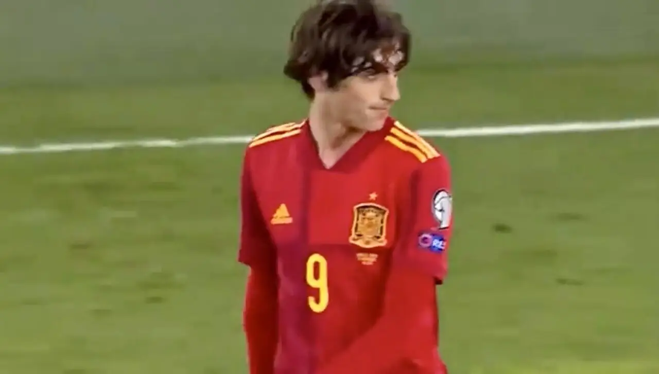 Bryan Gil con la maglia della Spagna