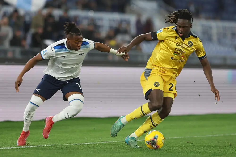 Solet difende palla da Noslin durante Lazio-Udinese