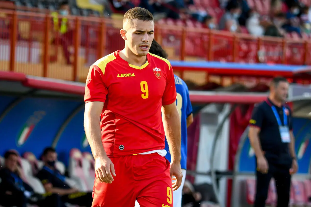 L'attaccante montenegrino Nikola Krstovic