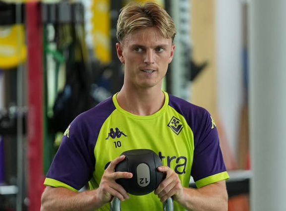 Albert Gudmundsson a lavoro in palestra. (da Instagram: @acffiorentina)