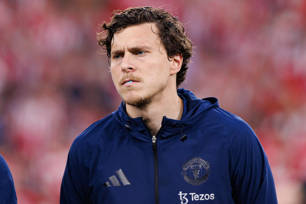 Il difensore svedese Victor Lindelof