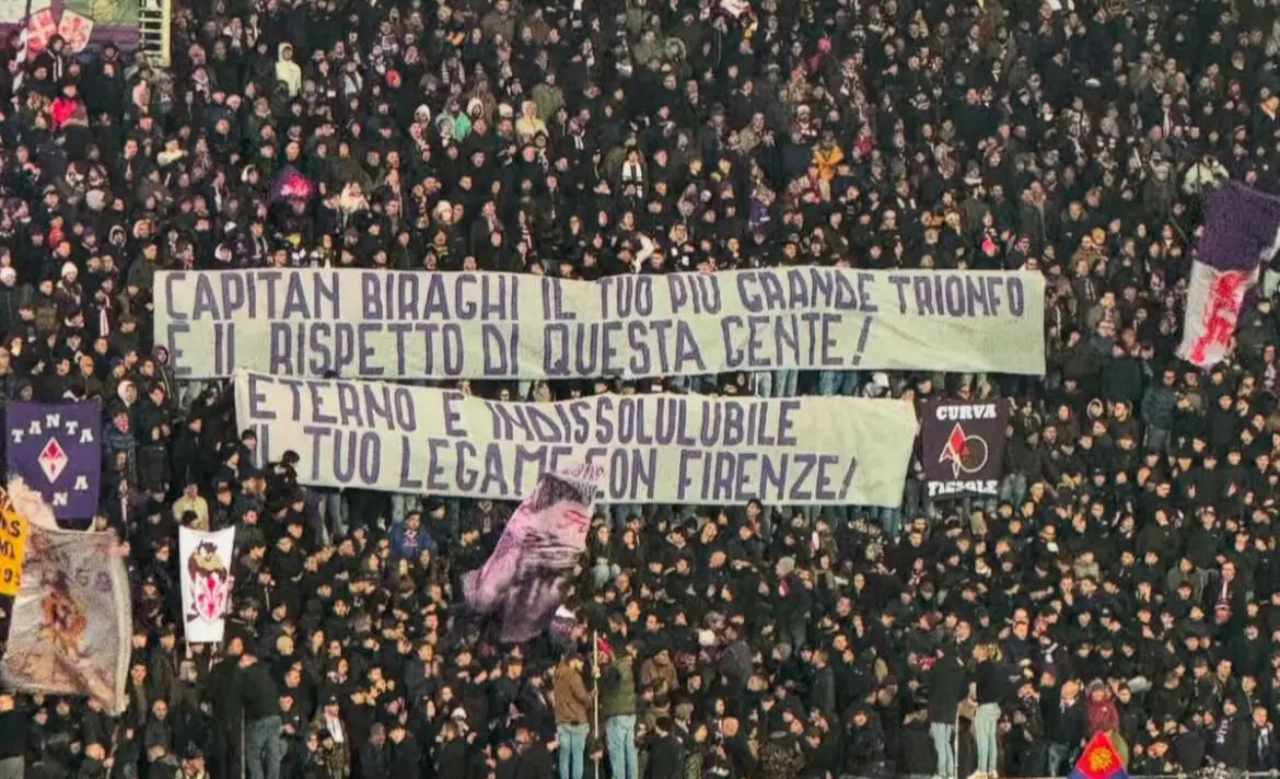 Lo striscione della Curva Fiesole per Biraghi. (da Instagram: @cristianobiraghi34)