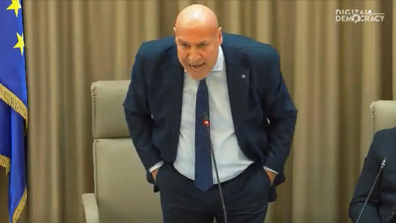 La grinta del sindaco Vincenzo Voce in consiglio comunale