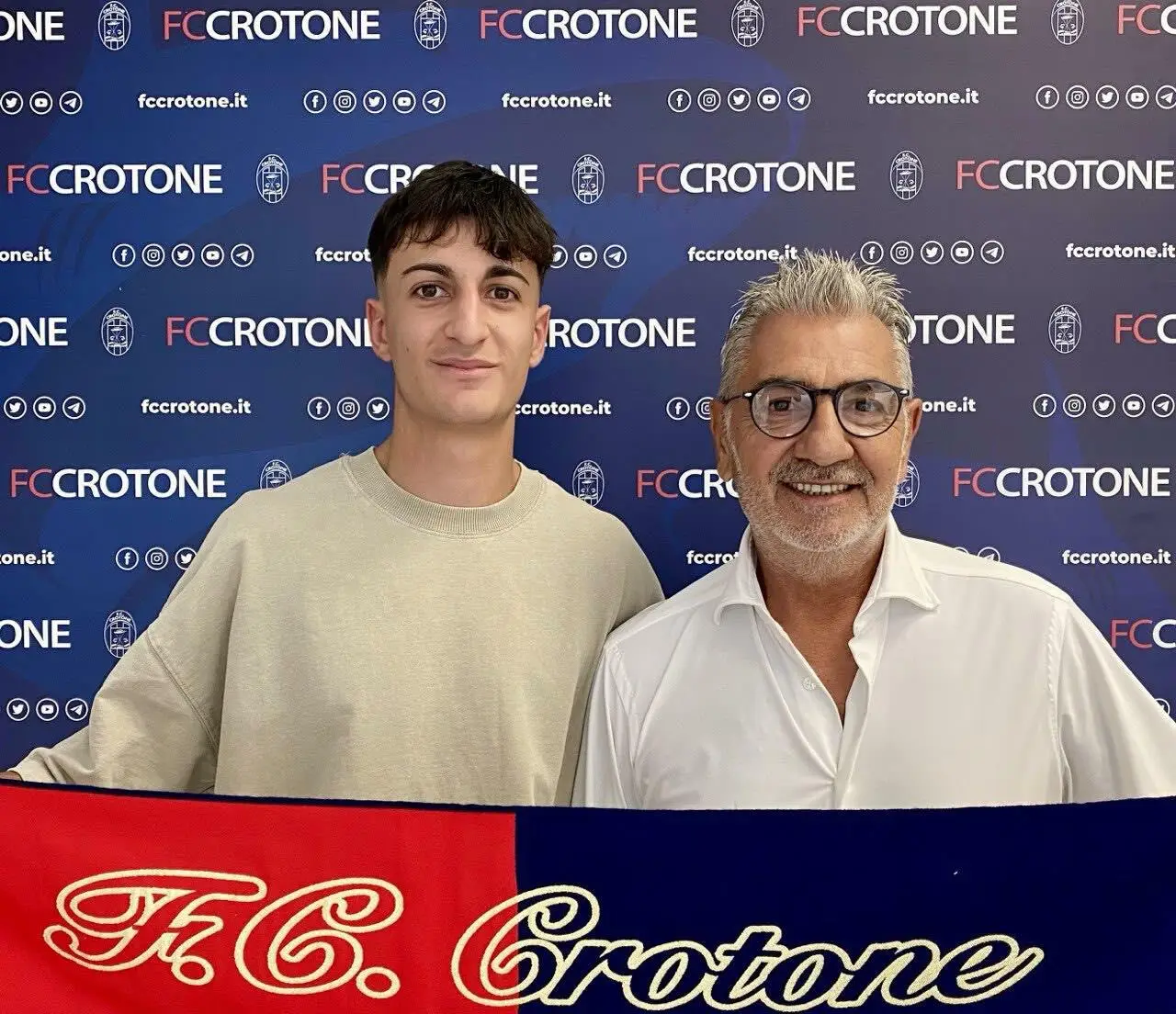 L'attaccante Gesualdo Napolitano e il patron Gianni Vrenna