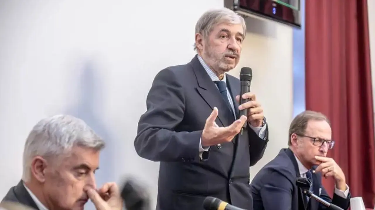 Il presidente della regione Marco Bucci insieme all'assessore Massimo Nicolò e Paolo Bordon