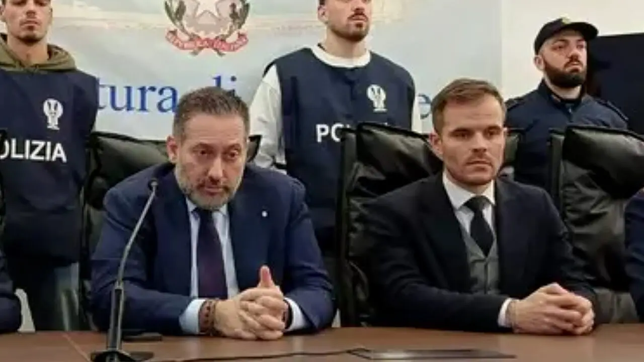 Da sinistra: Belvedere, dirigente capo della Mobile, e il vice Quaranta