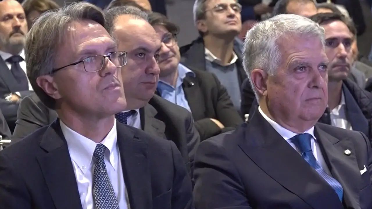 Da sinistra: l'ad di Eni Rewind Paolo Grossi e il commissario Emilio Errigo