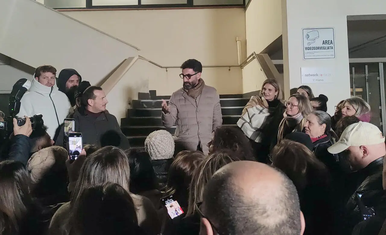 Il segretario della Uil Tomaino a confronto con i lavoratori