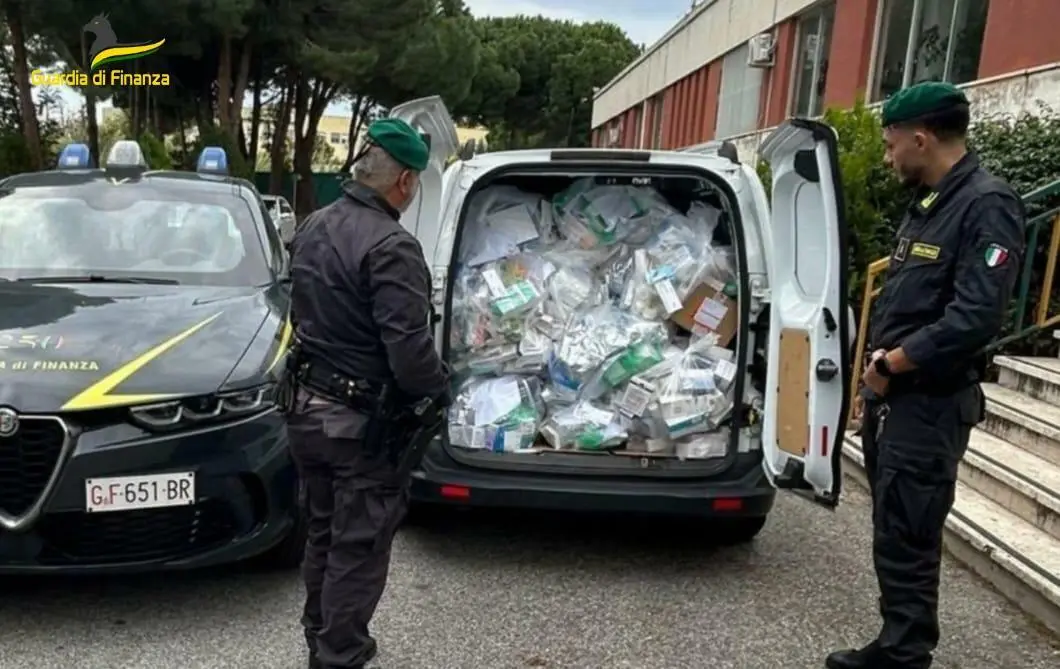 I medicinali sequestrati dalla Guardia di finanza