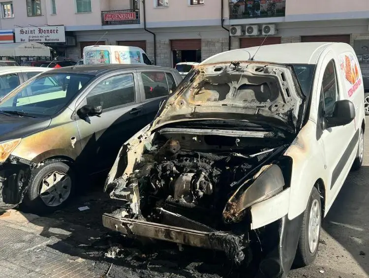 Il mezzo cui è stato dato fuoco