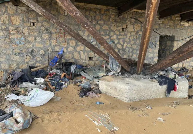 Il luogo in cui il senza tetto ha allestito il suo bivacco