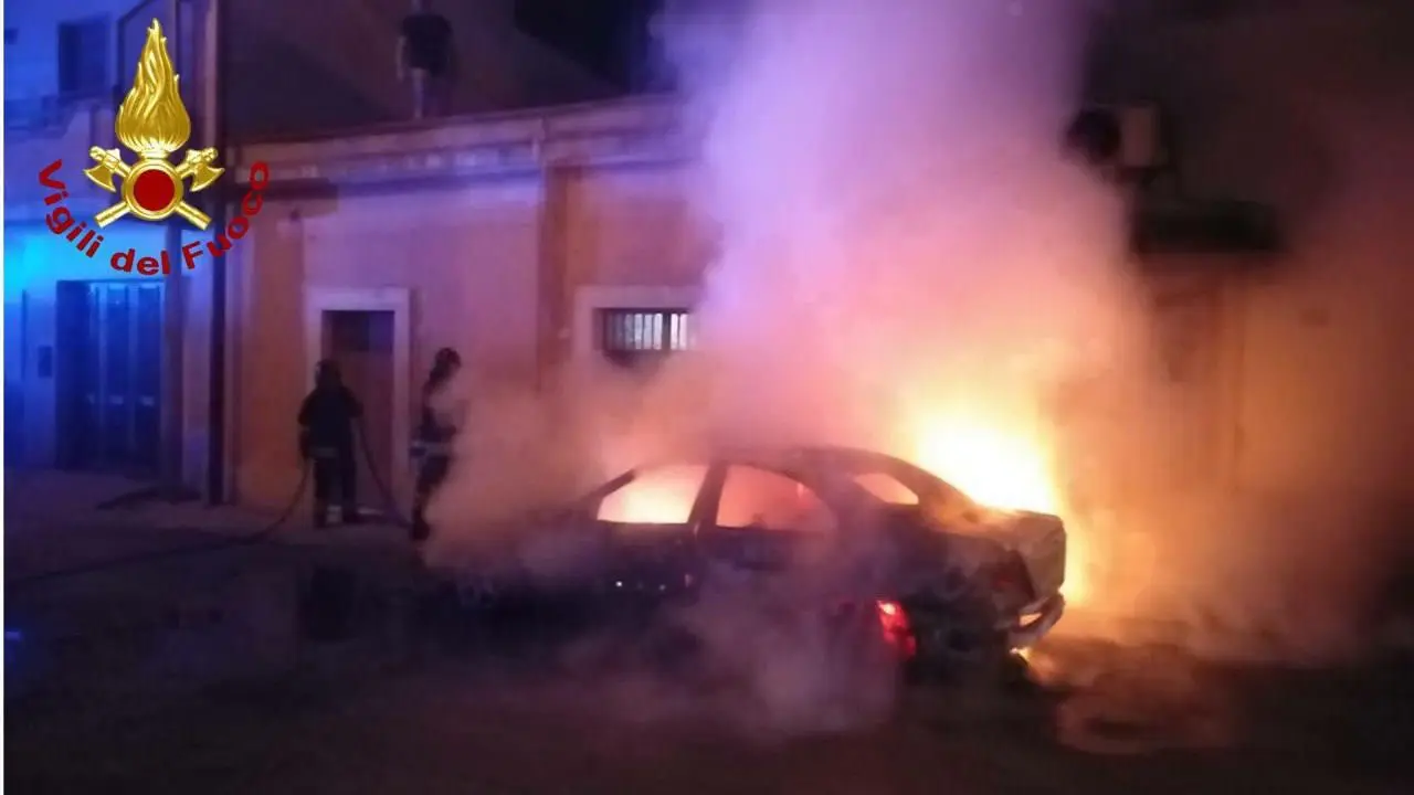 Mercedes in fiamme