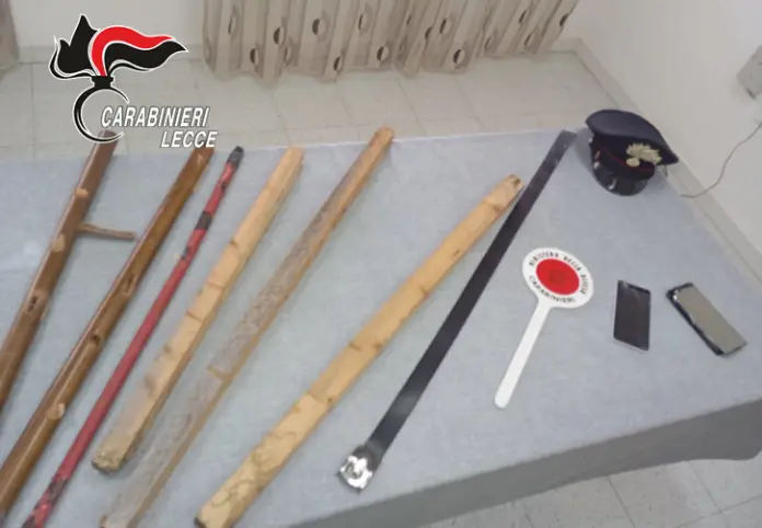 bastoni sequestrati dai carabinieri