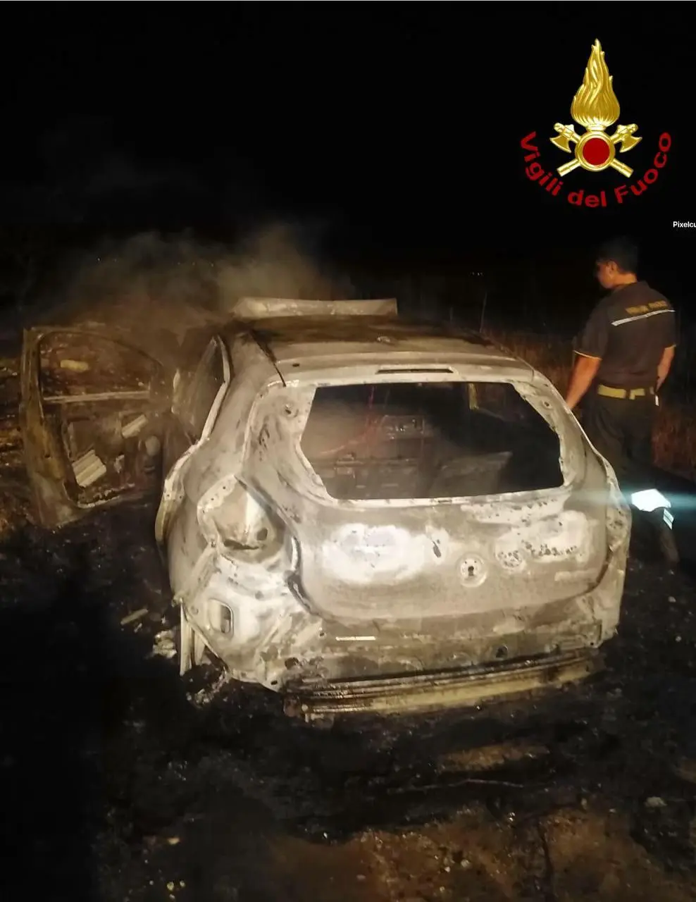 Auto incendiata