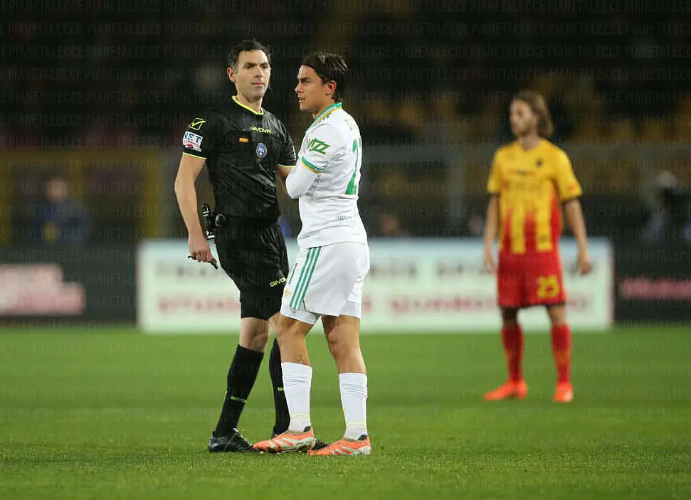 lecce-roma-arbitro-sacchi-dybala-gallo